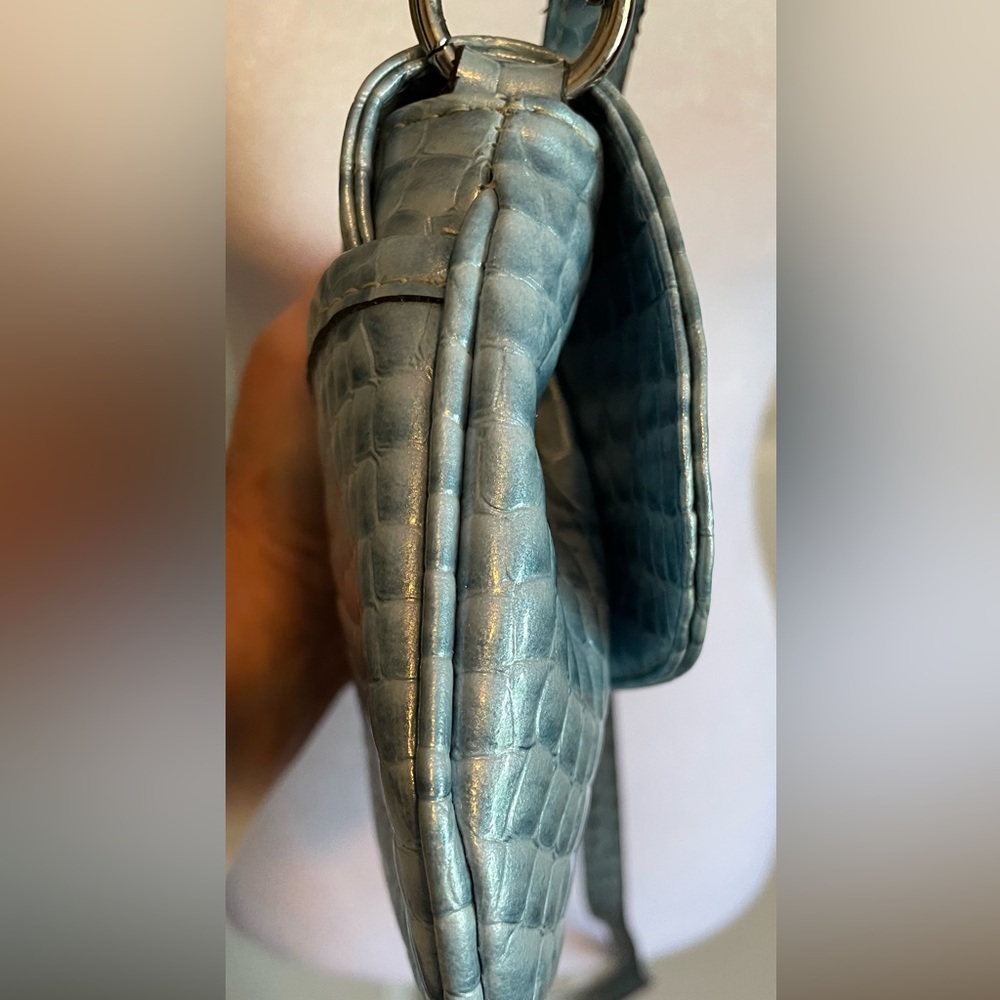 Pretty powder blue Kathy Van Zeeland crossbody bag - NWOT - Picture 13 of 15